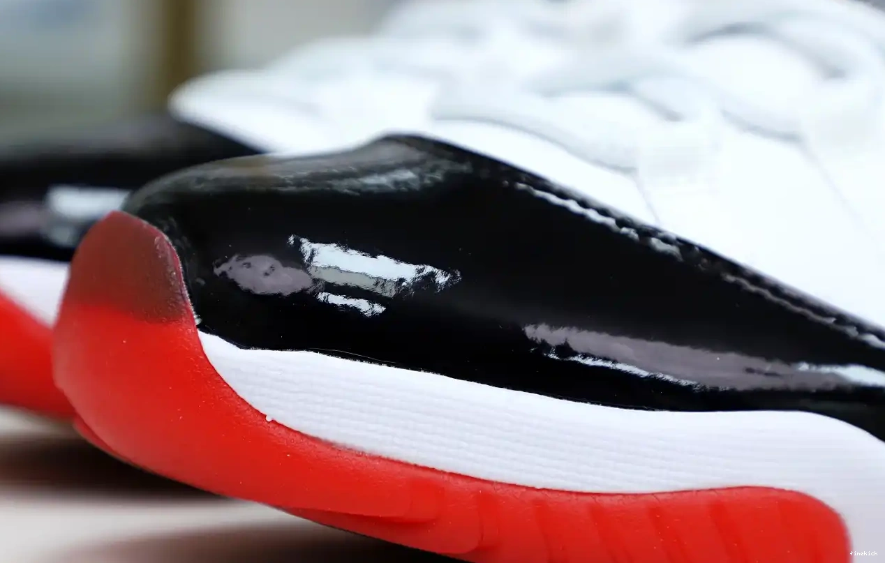 JORDAN 11 LOW AIR WHITE BRED 0505